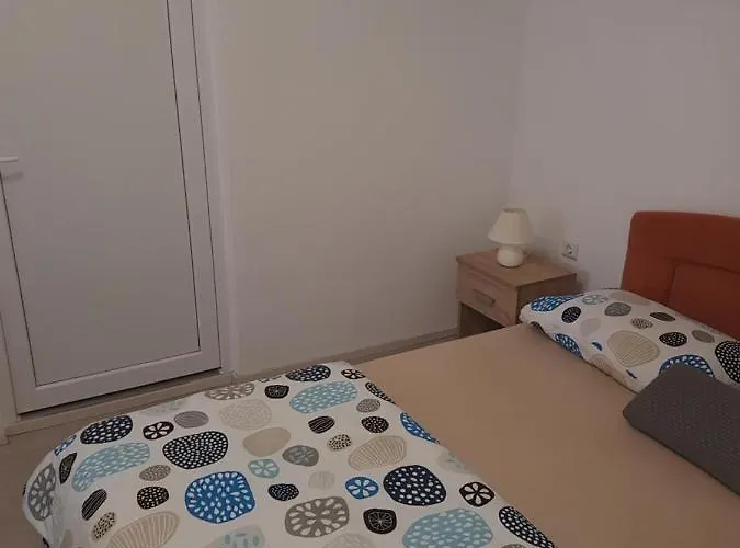 Apartma Irena *
