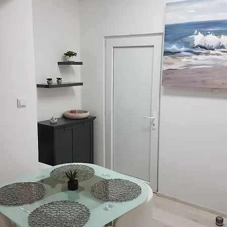 Apartma Irena Apartment *